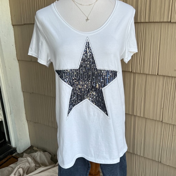 NWT Venti6 vneck white t shirt with fabulous navy sequin star on the front - Picture 1 of 4